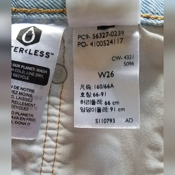 Women's Levi's Original 501 Buttonfly Shorts - Picture 5 of 8